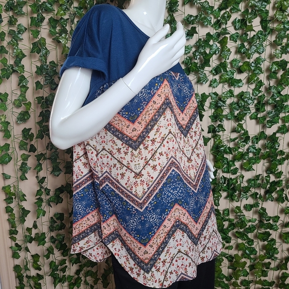 Rewind Women's Navy Boho Floral Roll-up Sleeves Lightweight Top - Picture 6 of 12